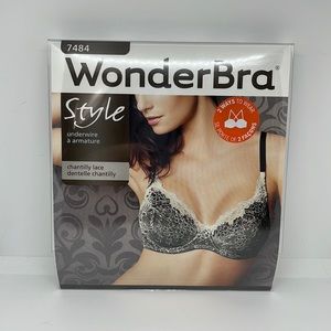 Wonderbra Underwire Chantilly Lace Bra 7474 New in Package 36B